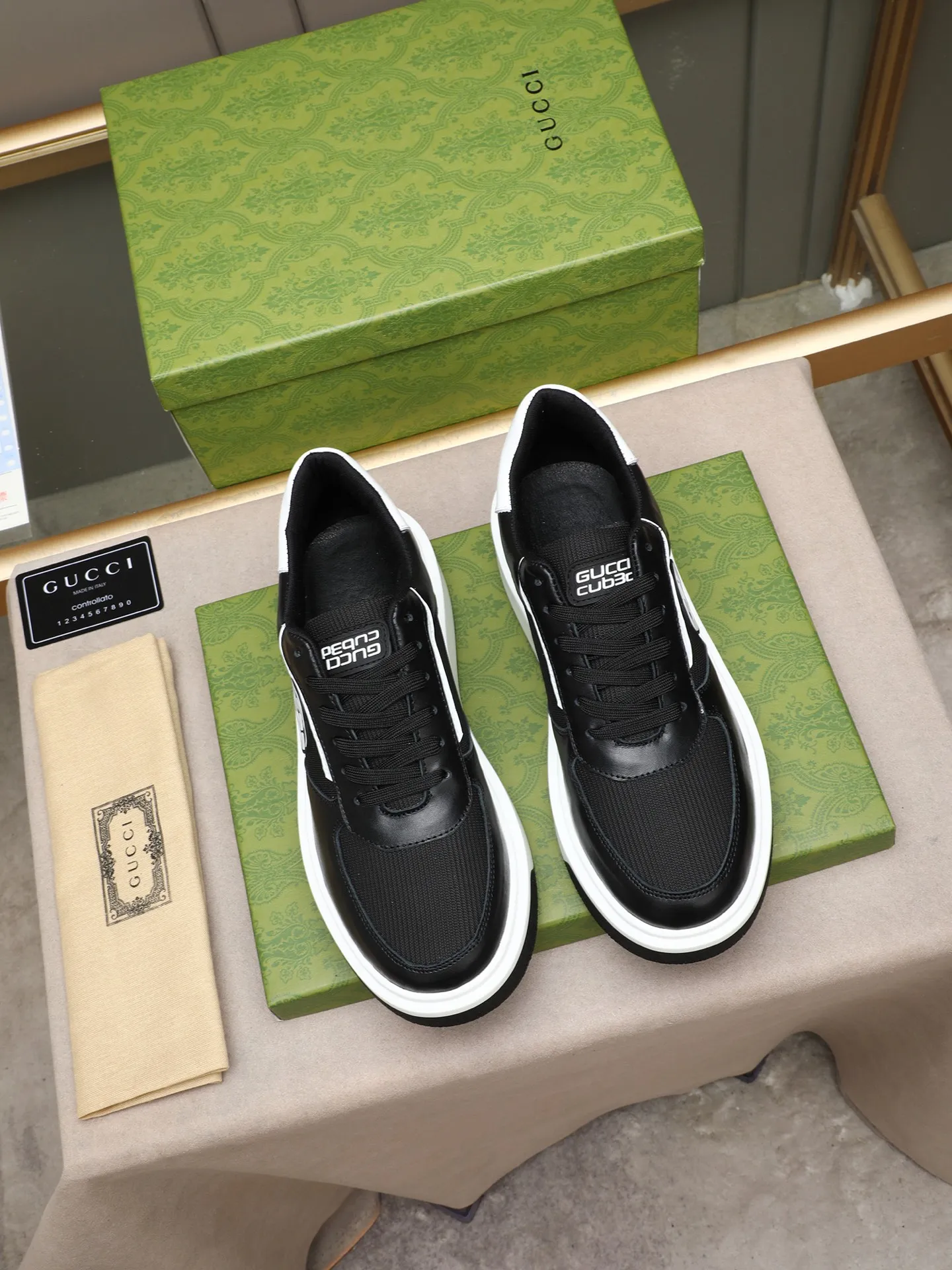Men's shoes 💰480 New men's shoes GUCCI Fashion trend Made of first-layer calfskin ➕ washed sheep lining! The foot feels super comfortable and the workmanship is impeccable. Foam ultra-light outsole, size: 38-44 (45 customized) 3 colors to choose from!